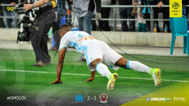 Patrice Evra, el hombre del partido. | FOTO: @Ligue1