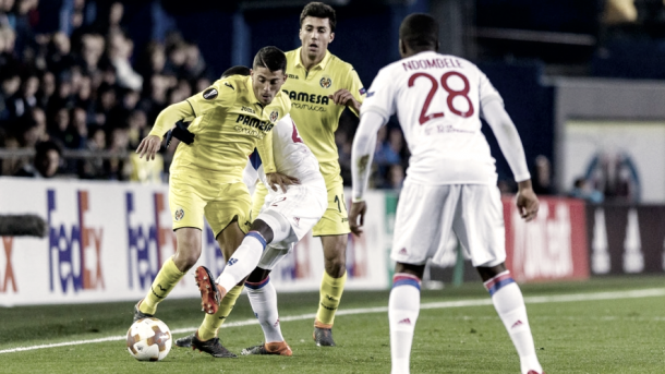 El Villarreal jugando contra el Lyon | Villarreal CF