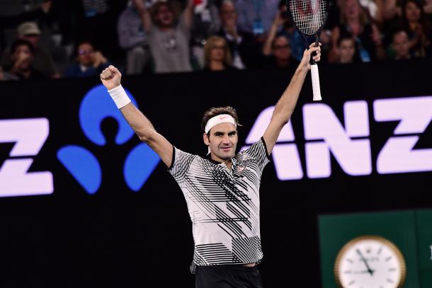 Roger Federer a braccia al cielo sulla Rod Laver Arena. Fonte: Ben Solomon/Tennis Australia