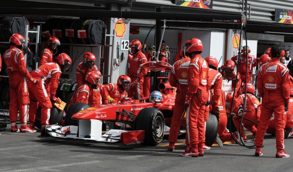 La parada decisiva que le brindó la victoria a Alonso. Fuente: Autobild 