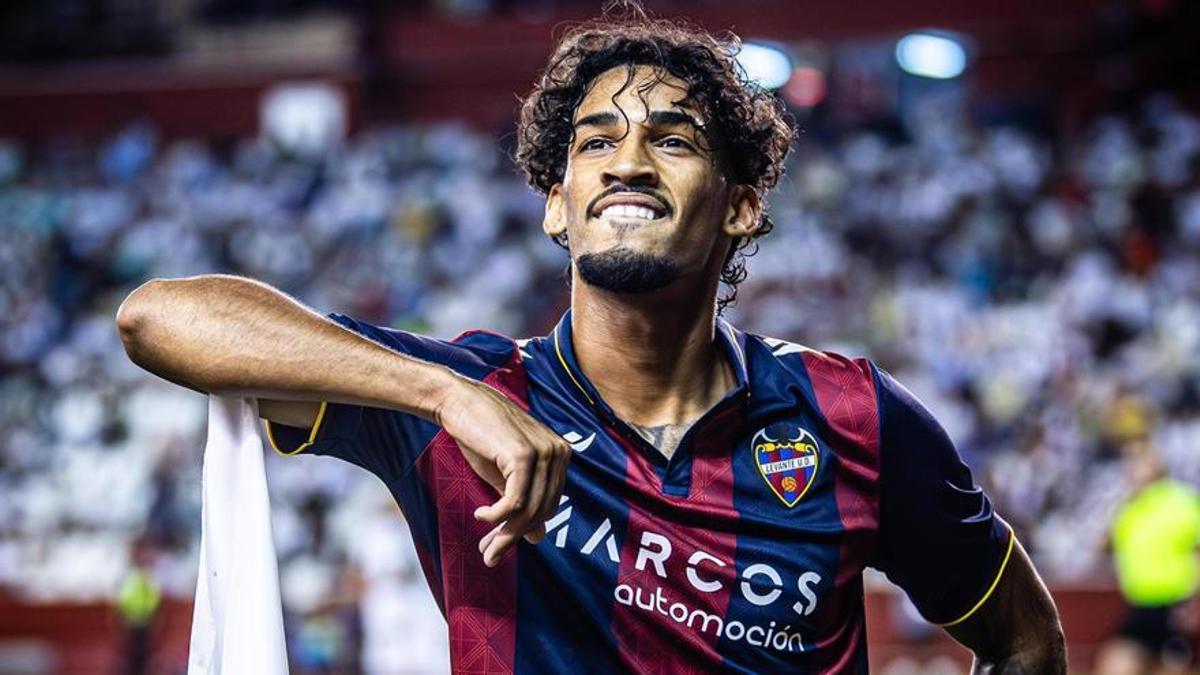 Fabricio autor de uno de los goles de la victoria del Levante en el &lt;strong&gt;&lt;a  data-cke-saved-href='https://www.vavel.com/es/futbol/2024/11/28/cd-tenerife/1205919-maikel-mesa-se-reivindica.html' href='https://www.vavel.com/es/futbol/2024/11/28/cd-tenerife/1205919-maikel-mesa-se-reivindica.html'&gt;Carlos Belmonte&lt;/a&gt;&lt;/strong&gt; | Fuente: Levante UD