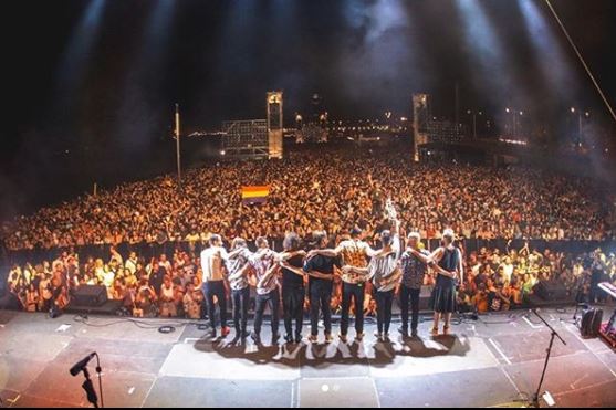 La Pegatina al finalizar un concierto en Barcelona | Foto: Instagram lapegatina