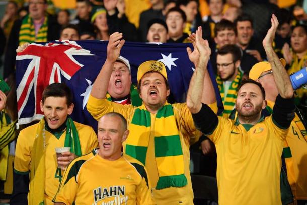 Los aficionados australianos celebran la clasificación a la Confederaciones | Foto: Federación australiana