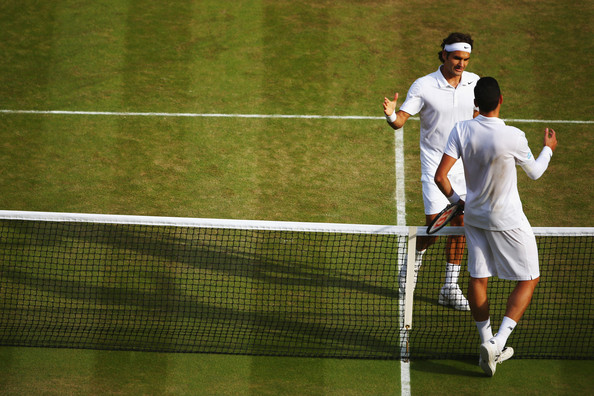Raonic and Federer shake hands at the net following their semifinal meeting at Wimbledon in 2014 (Photo by Clive Brunskill / Source : Getty Images)