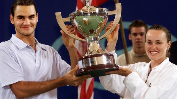 Talk about longevity: Roger Federer and Martina Hingis teamed up in 2001 to capture the Hopman Cup title, and are reported to join forces once again fifteen years later. | Photo: AFP