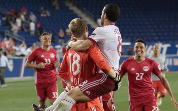 Meara celebrates after the penalty kick save | Photo: TheCup.us