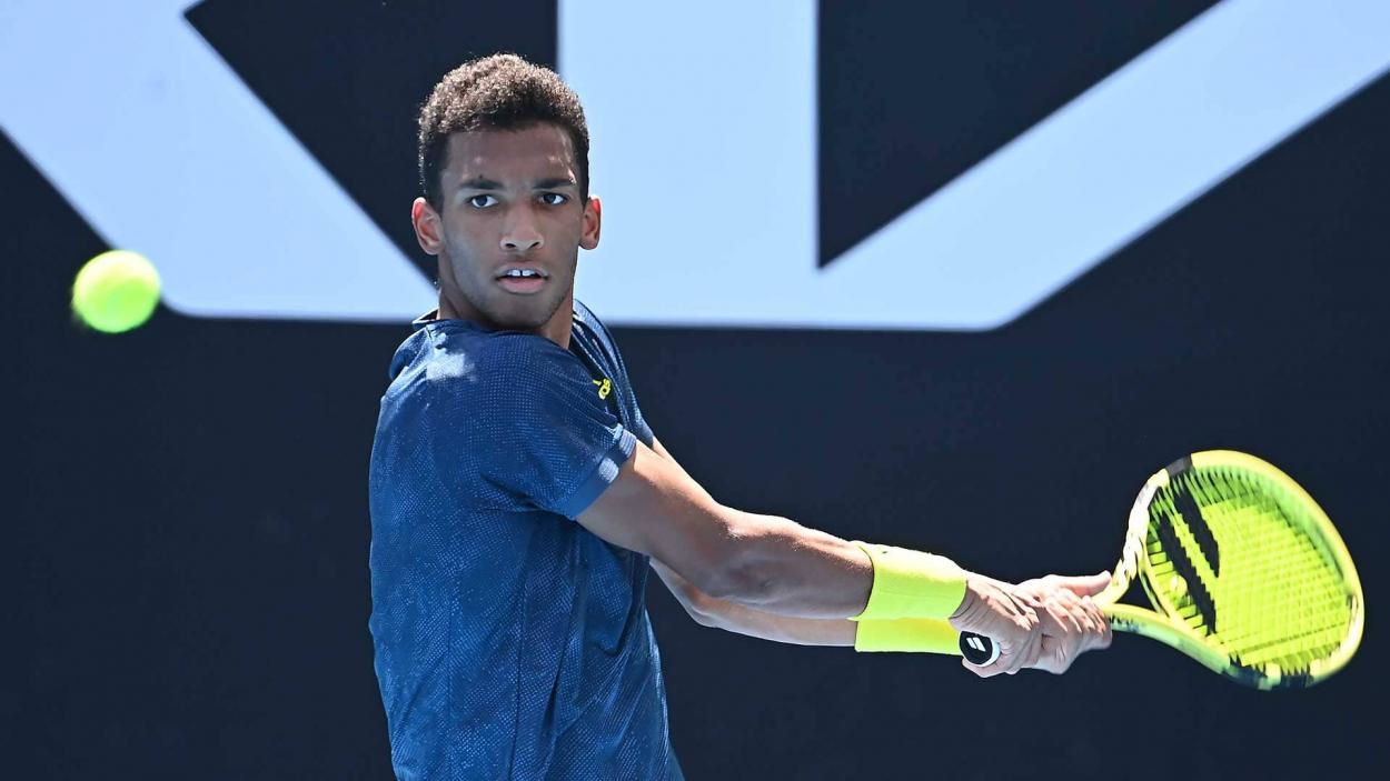 Auger-Aliassime is looking to play longer rallies to test Shapovalov's patience/Photo: Andy Brownbill/Associated Press