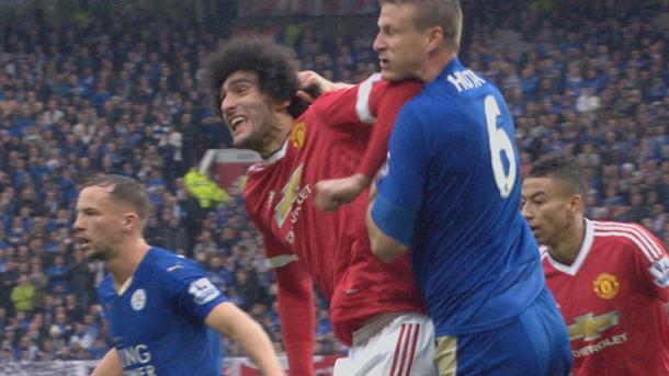 Momento de la disputa entre Huth y Fellaini. Foto: Sky Sports