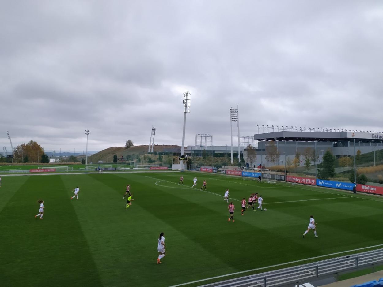 Cardona se interna en el área bilbaíno. Fuente: VAVEL