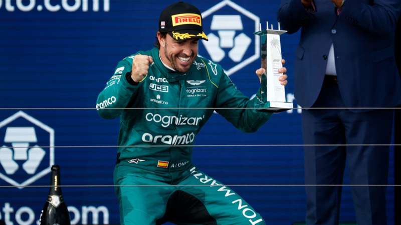 Alonso celebra el podio en Miami / DAZN