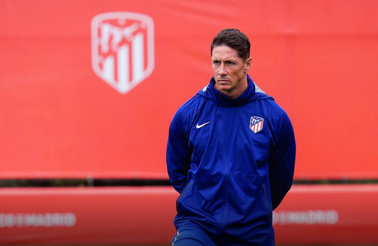 &lt;strong&gt;&lt;a  data-cke-saved-href='https://www.vavel.com/es/futbol/2024/11/02/atletico-de-madrid/1202766-el-derbi-de-filiales-se-salda-con-un-empte.html' href='https://www.vavel.com/es/futbol/2024/11/02/atletico-de-madrid/1202766-el-derbi-de-filiales-se-salda-con-un-empte.html'&gt;Fernando Torres&lt;/a&gt;&lt;/strong&gt; dirigiendo un entrenamiento. Foto: AtletiAcademia en X