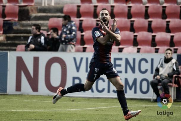 Ferreiro celebra uno de su goles | SD Huesca