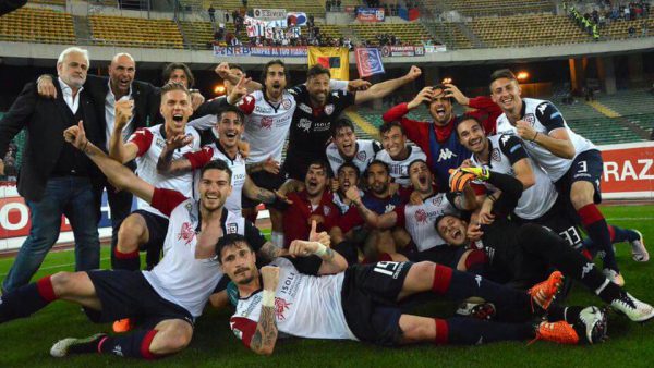 Cagliari celebrate promotion | Photo: calciogazzetta.it