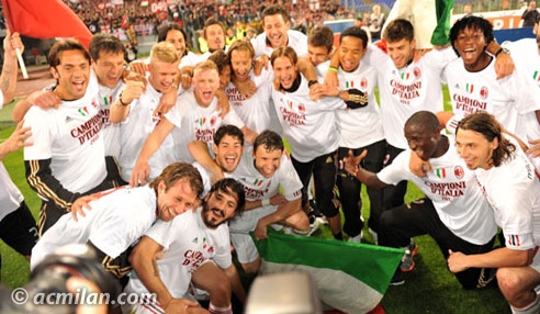 i giocatori del Milan festaggiano la conquista del 18° Scudetto  - acmilan.com