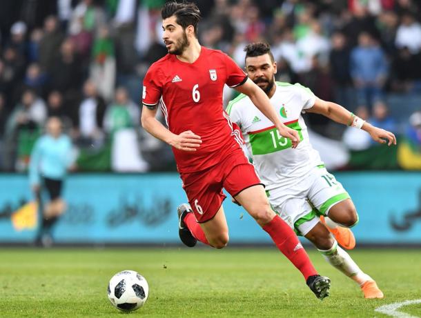 Irán disputando un amistoso en el mes de marzo contra Algeria | Foto: @FIFAWorldCup