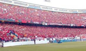 Las gradas del Vicente Calderón teñidas de rojo | Foto: vavel.com
