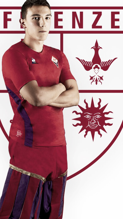 Uniforme vermelho simbolizando a Santa Maria Novella. Foto: Reprodução/acffiorentina
