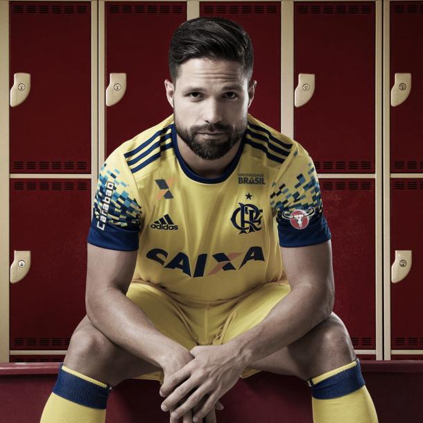 Diego foi um dos atletas escolhidos para modelar o novo uniforme do Flamengo (Foto: Divulgação/Flamengo)
