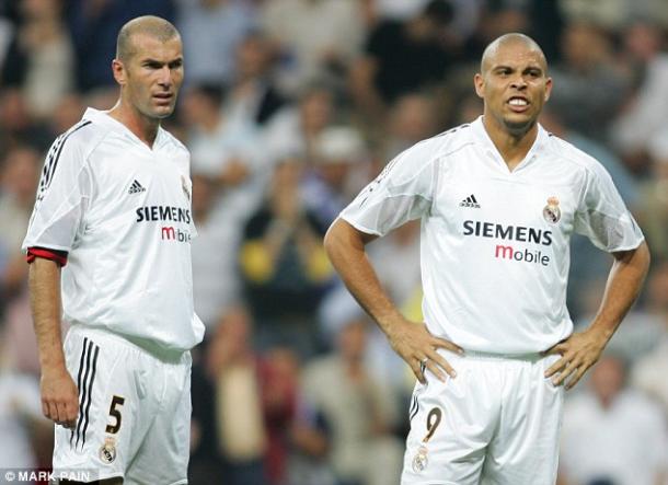 Zizou e Ronaldo eram grandes amigos na época de Real Madrid | Foto: Mark Pain/Getty Images