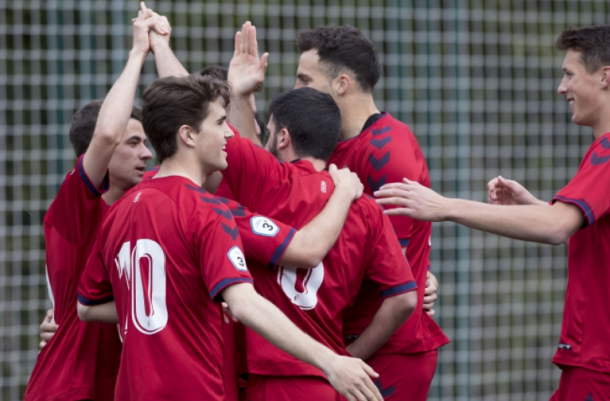 El filial rojillo celebra un gol en Tajonar. Osasuna.com