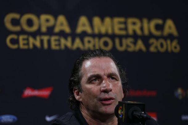 Juan Antonio Pizzi speaks to the press. Photo: Agencia Uno