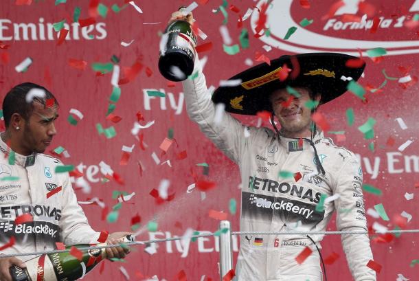 Nico celebra la primera victoria de su racha, en México | Fuente: Reuters