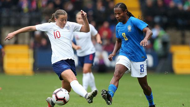 Formiga and Fran Kirby battle for the ball during the last match between the two teams | Source: thefa.com