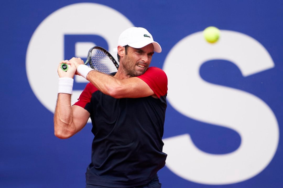 Andujar hits a backhand in his first-round victory/Photo: Barcelona Open Banc Sabadell 