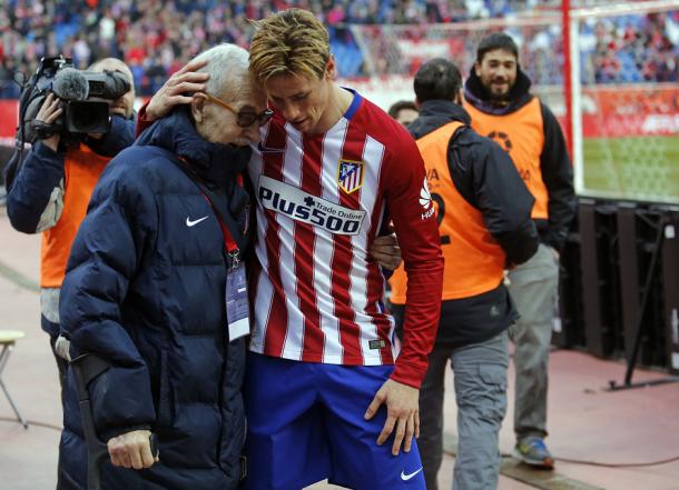 Torres dedicó a Briñas su gol 100 | Foto: Ángel Gutiérrrez - ATM