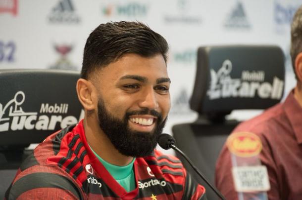 Gabigol na reapresentação como jogador definitivo do Fla (Foto: Reprodução/Flamengo)