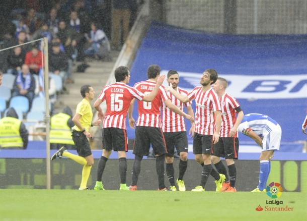Raúl García celebra su gol a la Real Sociedad. | Foto: LFP.