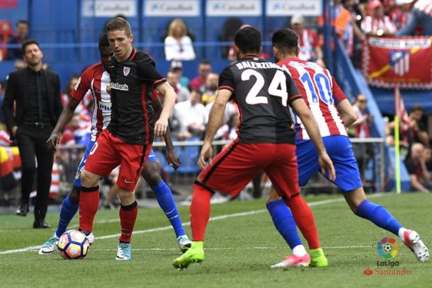Muniain intenta jugar en el último choque de la temporada. | Foto: LFP