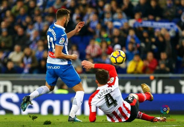 Laporte realizando una entrada. | Foto: Web Athletic Club