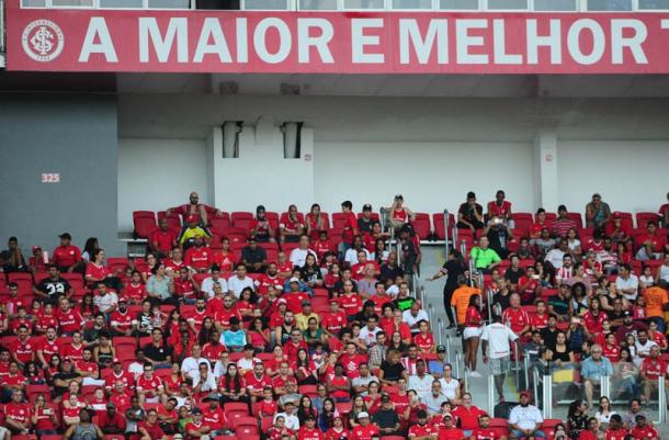 Torcida do Inter ignora chuva e comparece ao Beira-Rio(Foto: Ricardo Duarte / S. C. Internacional)