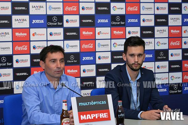 Garitano y Daniel Abanda en rueda de prensa | Foto: Gema Gil (Vavel)