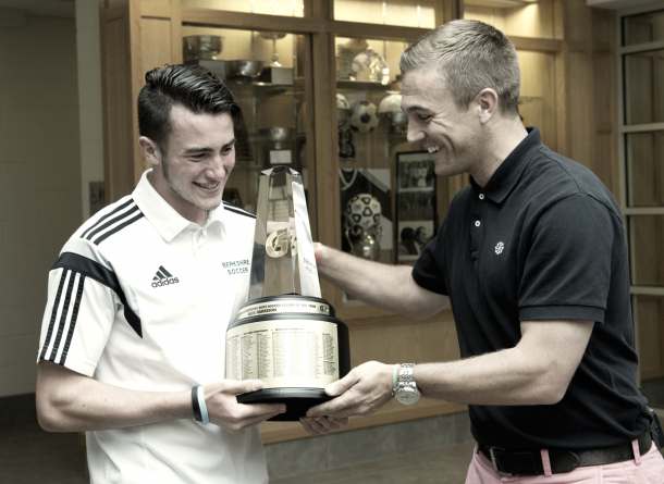 Taylor Twellman handing Jack Harrison the Gatorade Player of the Year award in 2015. | Photo: Susan Goldman/Gatorade