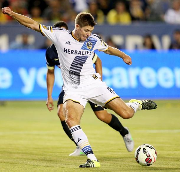 Gerrard takes aim during his LA Galaxy debut in 2015. (Source: Stephen Dunn/Getty Images)