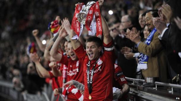 Steven Gerrard lifts the League Cup in 2012 (photo: Getty Images)