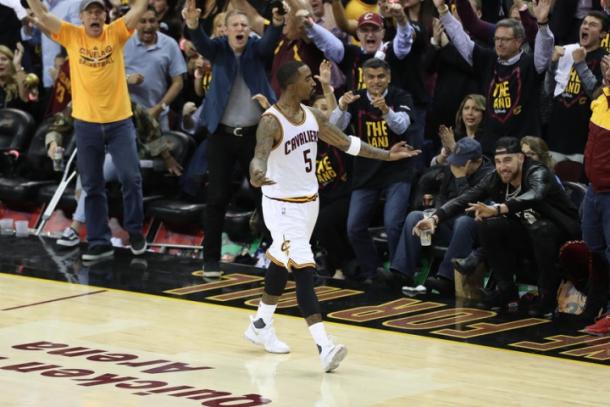 Los 16 puntos de JR Smith les ayudaron para competir | Foto: NBA.com/cavaliers vía Getty Images