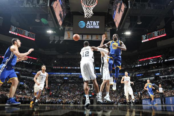  Draymond Green of the Golden State Warriors passes the ball against the San Antonio Spurs on November 2, 2017 at the AT&T Center in San Antonio, Texas. Photo: Mark Sobhani via NBA