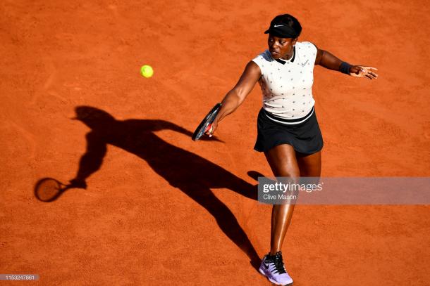 Stephens in action on Court Philippe Chatrier (Getty Images/Clive Mason)