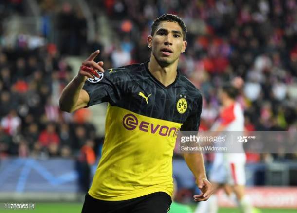 Achraf Hakimi celebra un gol con la elástica del Borussia Dortmund | Imagen Vía: Getty Images