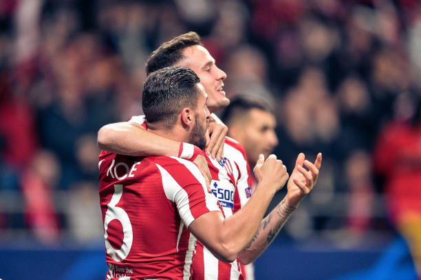 Saúl y Koke abrazados en un partido de la temporada 2020-2021. Foto: Getty Images