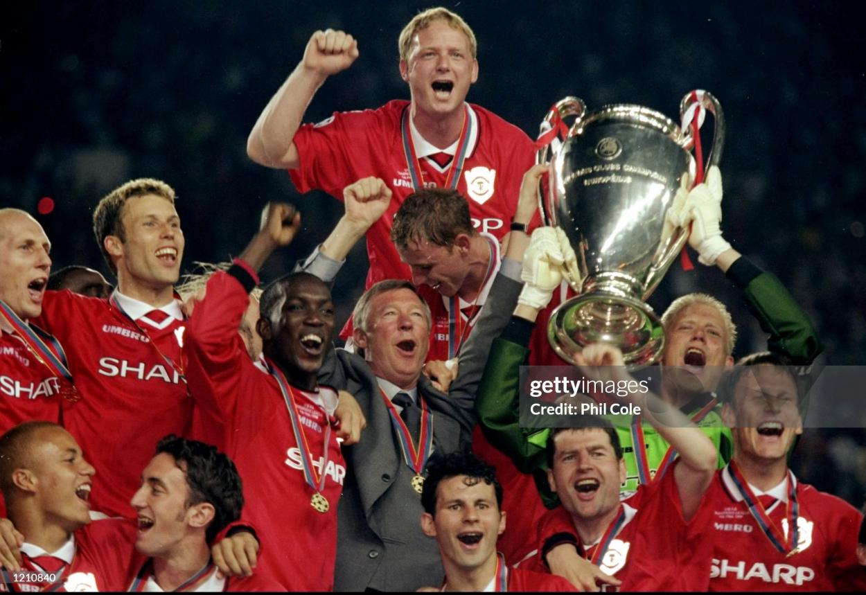 Sir Alex Ferguson celebrates with his side after winning the 1999 <b><a  data-cke-saved-href='https://www.vavel.com/en/data/champions-league' href='https://www.vavel.com/en/data/champions-league'>Champions League</a></b> final (Photo by Phil Cole / Getty Images)