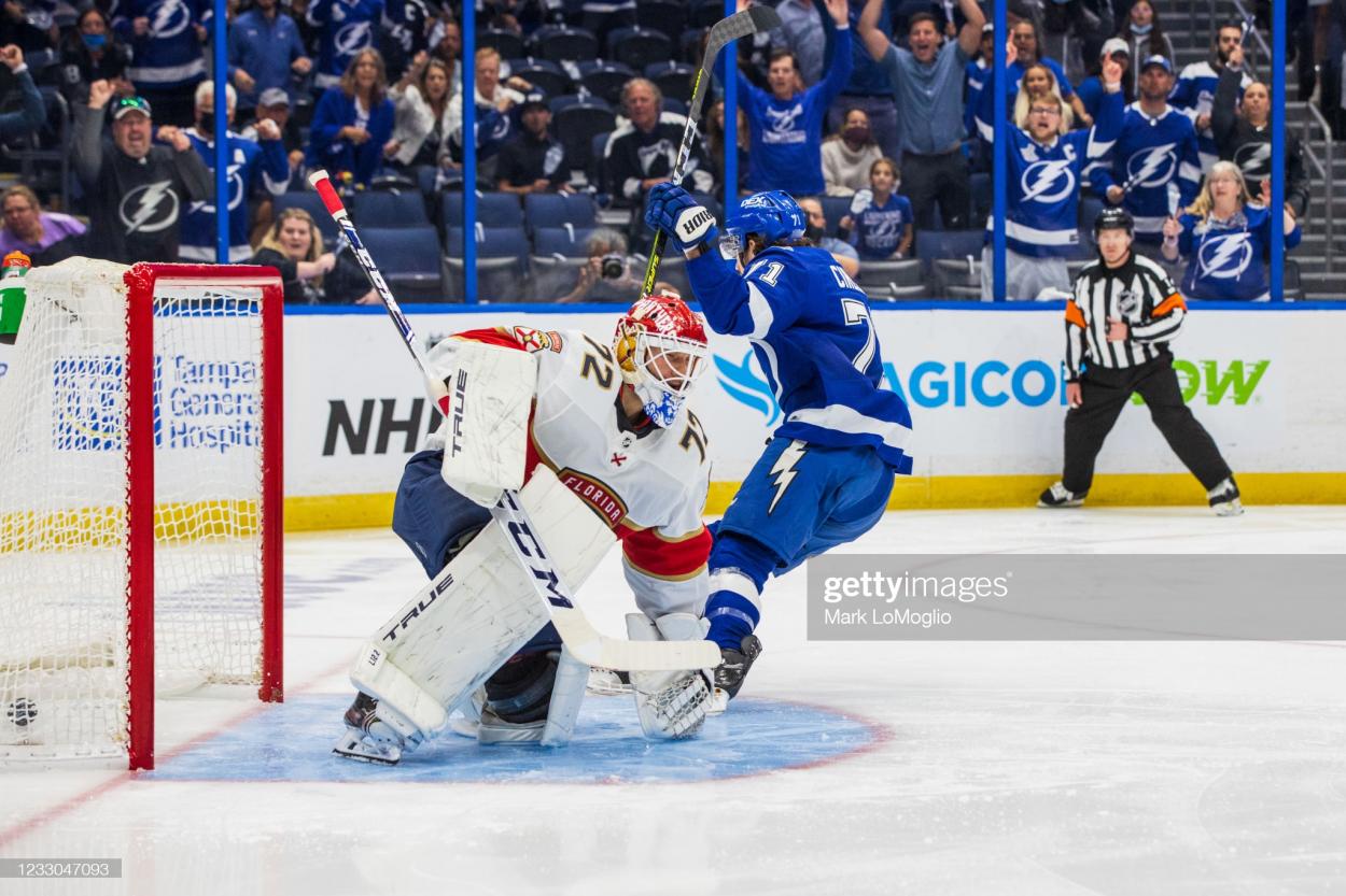 Anthony Cirelli scores the first goal of Game 4 against Sergei Bobrovsky/Photo: Mark LoMoglio/Getty Images