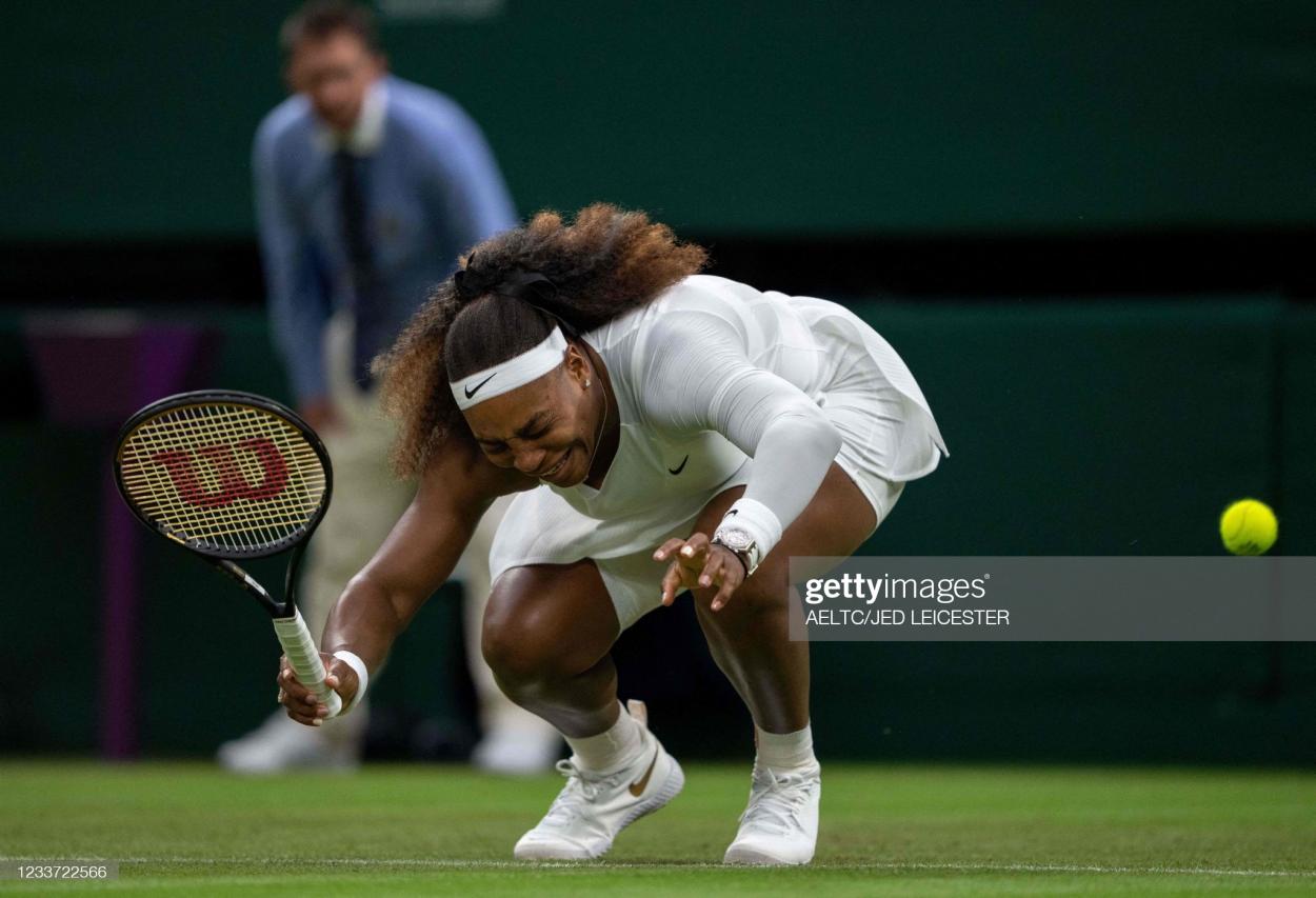 The moment that forced Serena out of the tournament/Photo: AELTC/Jed Leicester/Pool/AFP via Getty Images