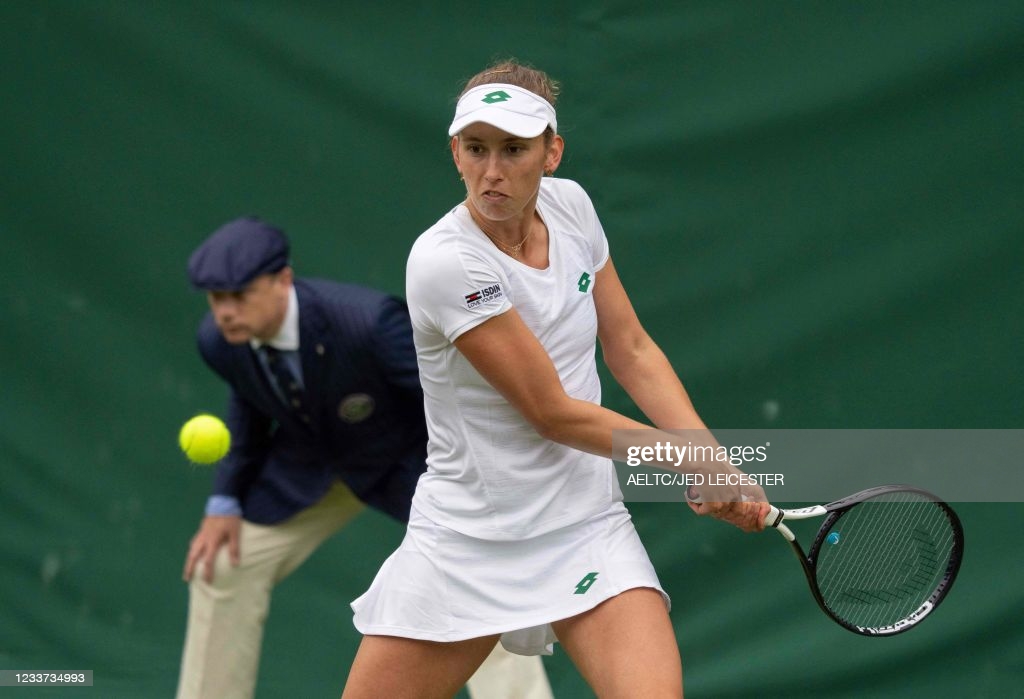 Mertens' backhand is her main weapon off the ground/Photo: AELTC/Jed Leicester/Pool/AFP via Getty Images