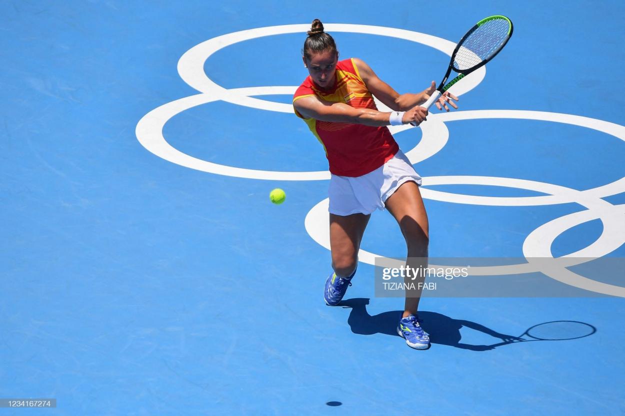 Sorribes Tormo prepares to play a slice in her upset win over Barty/Photo: Tiziana Fabi/AFP via Getty Images