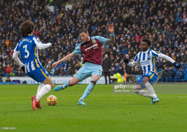 BRIGHTON, ENGLAND - FEBRUARY 19: Burnley's Wout Weghorst scores his side's first goal during the Premier League match between Brighton & Hove Albion and Burnley at American Express Community Stadium on February 19, 2022 in Brighton, United Kingdom. (Photo by David Horton - CameraSport via Getty Images)