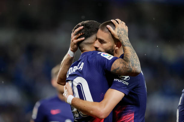 Ángel Correa y Carrasco celebrando un gol frente a la Real Sociedad en la campaña 2021-2022. Foto: Getty Images.